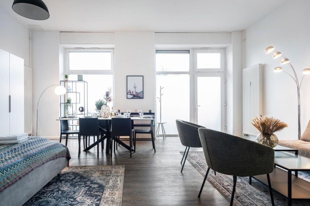 Homely - Spacious, Modern, S-bahn Nearby , Groups & Families Appartamento