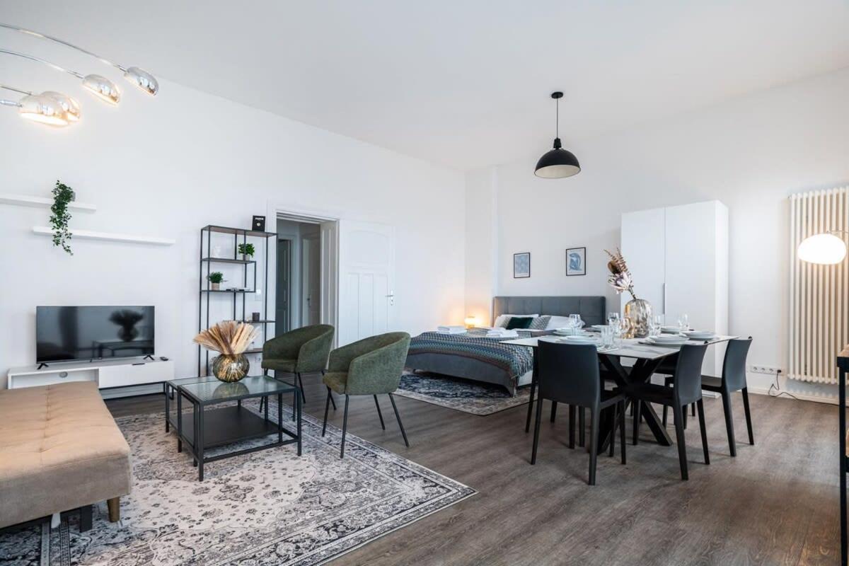 Homely - Spacious, Modern, S-bahn Nearby , Groups & Families * Berlin