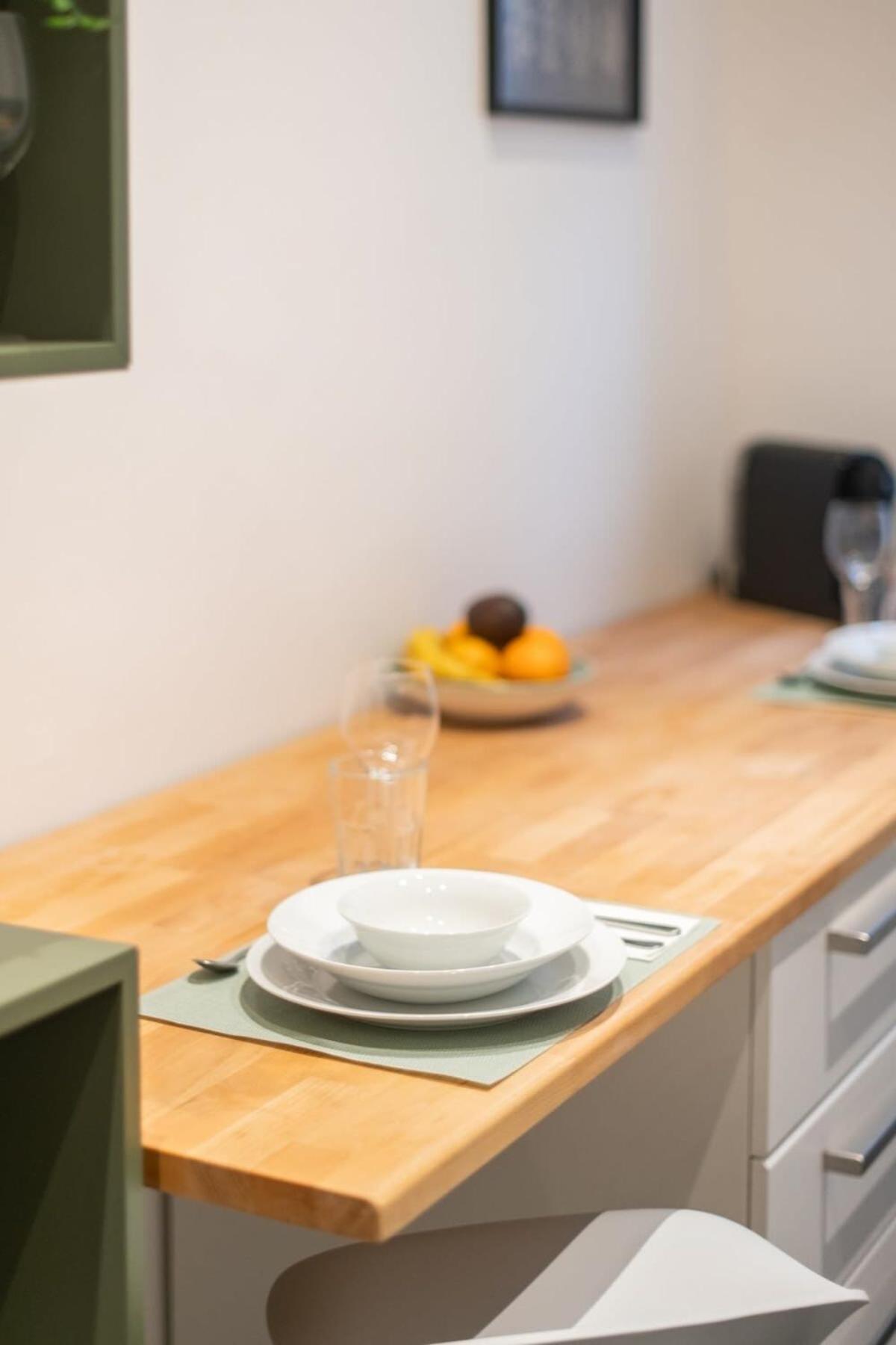 Homely - Spacious, Modern, S-bahn Nearby , Groups & Families Appartamento