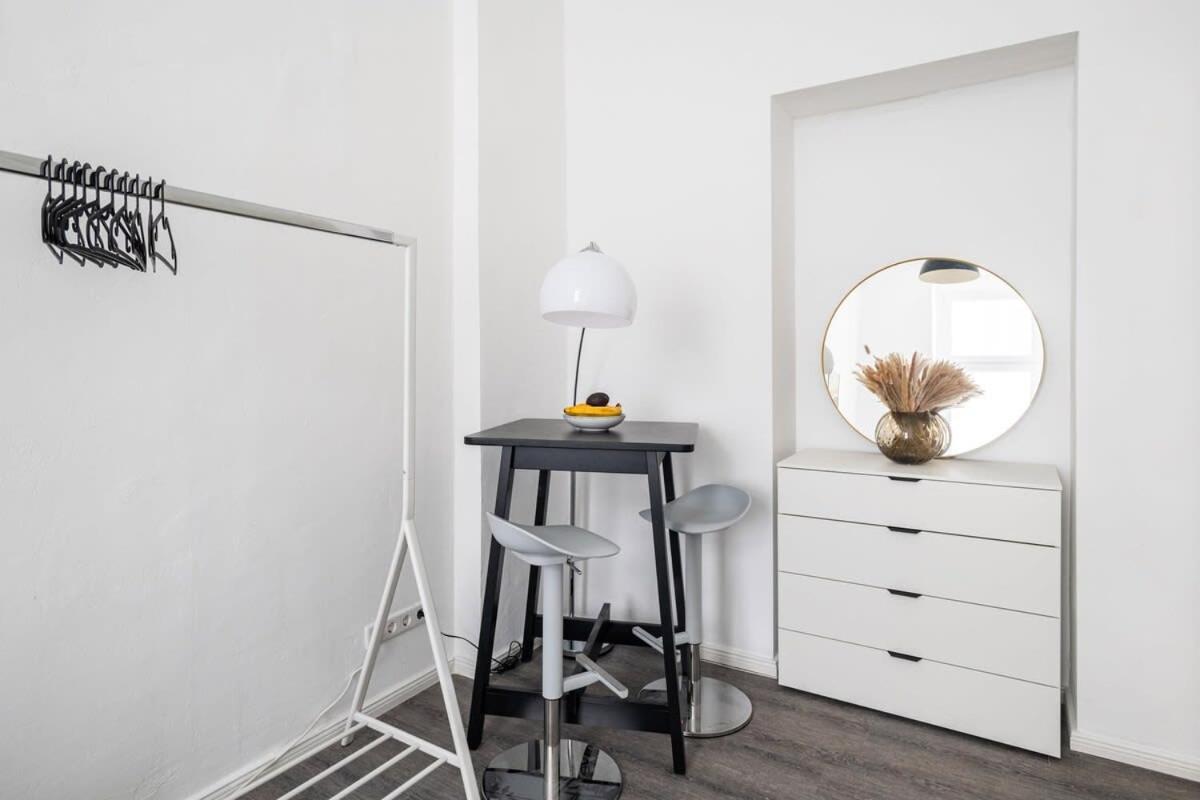 Appartamento Homely - Spacious, Modern, S-bahn Nearby , Groups & Families *