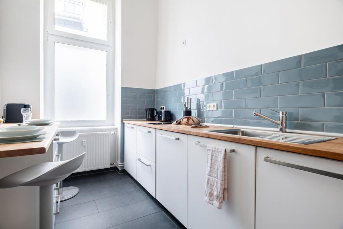 Appartamento Homely - Spacious, Modern, S-bahn Nearby , Groups & Families Berlino