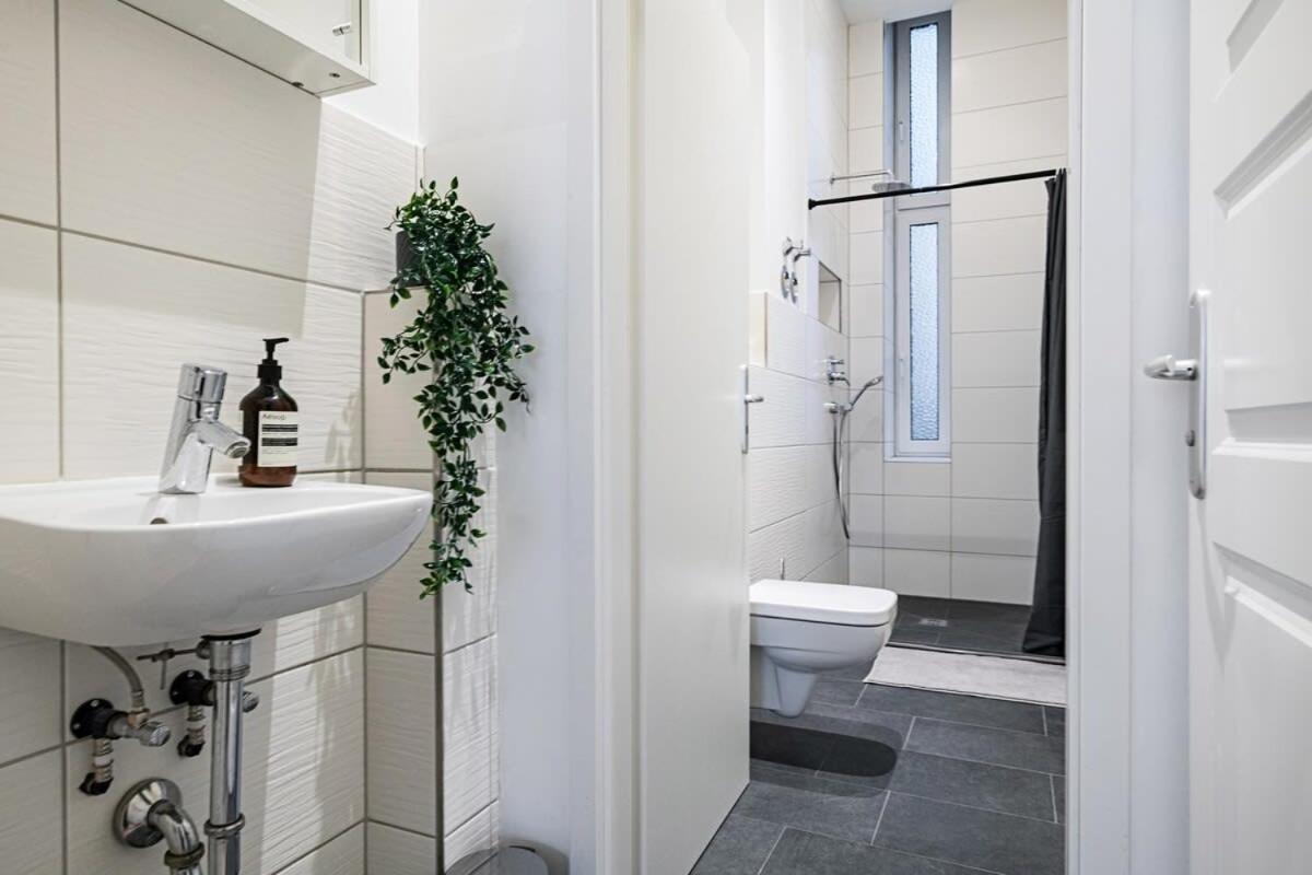 Appartamento Homely - Spacious, Modern, S-bahn Nearby , Groups & Families