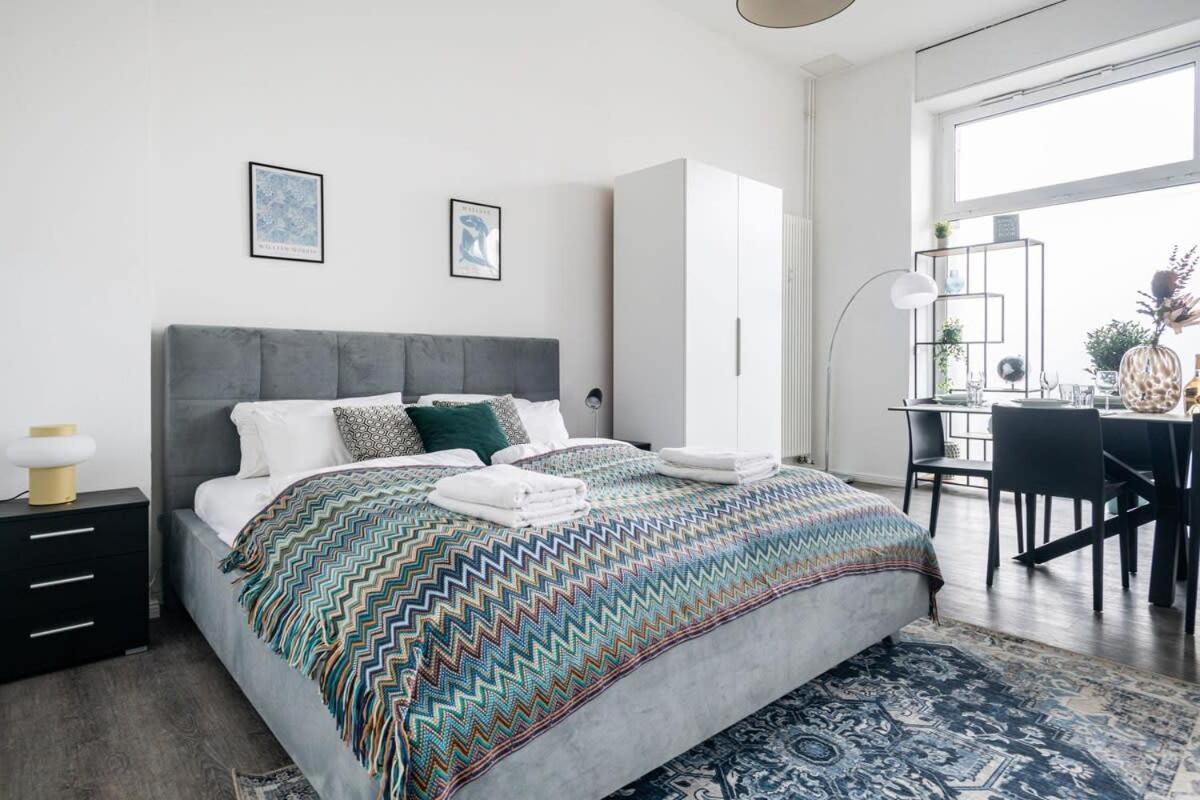Homely - Spacious, Modern, S-bahn Nearby , Groups & Families Berlino