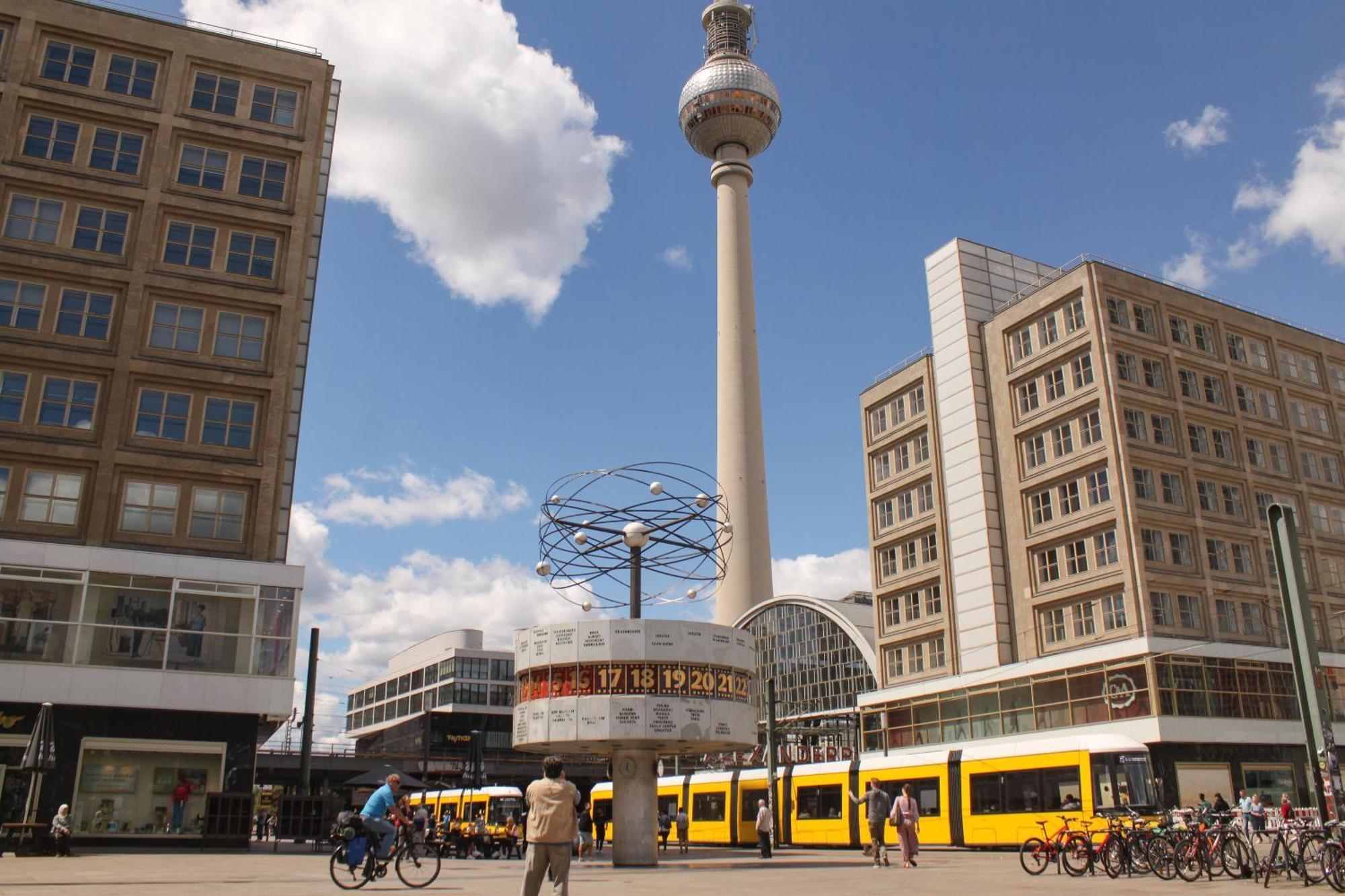 Homely - Spacious, Modern, S-bahn Nearby , Groups & Families Apartment Berlin